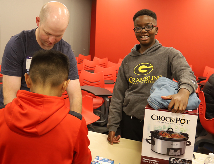 Volunteers wrapping a crock pot